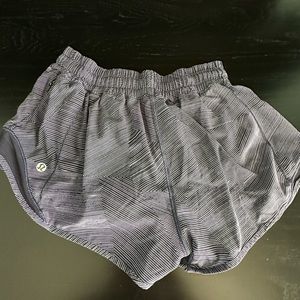 Lululemon Hotty Hot Low Rise 2.5”